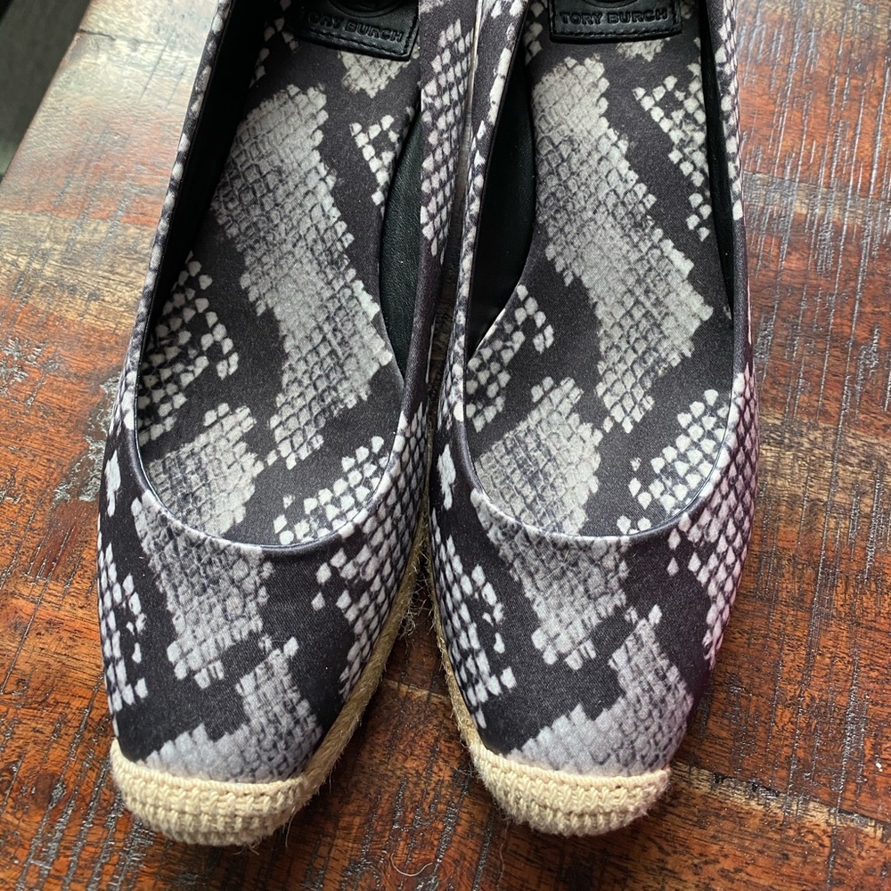 NIB Tory Burch Heather Snake Print Espadrille Size 7 Firm Price No Offers Please